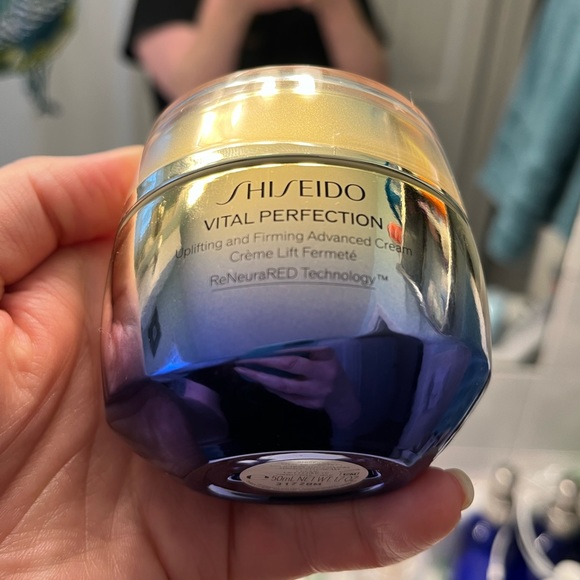 Shiseido Vital Perfection Brand New in Box!! - Picture 15 of 16